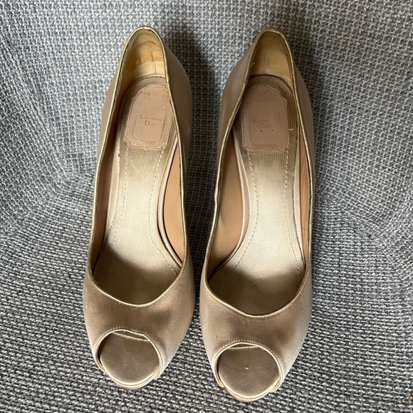 Authentic Dior open toes, nude high heels adorned with pearls and cyrstals. - Picture 2 of 4